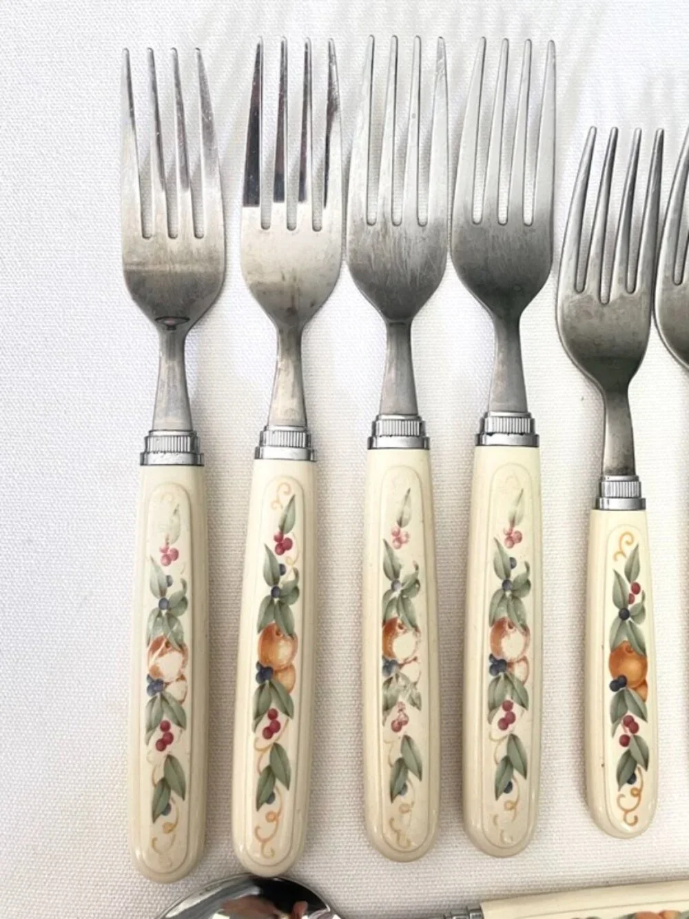 Vintage 20 Piece Corelle Abundance Flatware Set